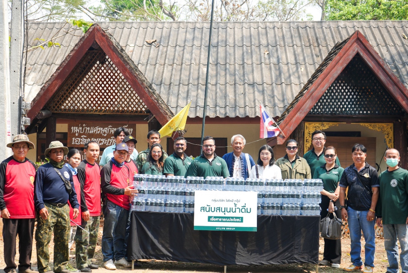 Read more about the article Hylife Group donates drinking water and face masks to residents in the Ban Pong Forest Fire Prevention Area.